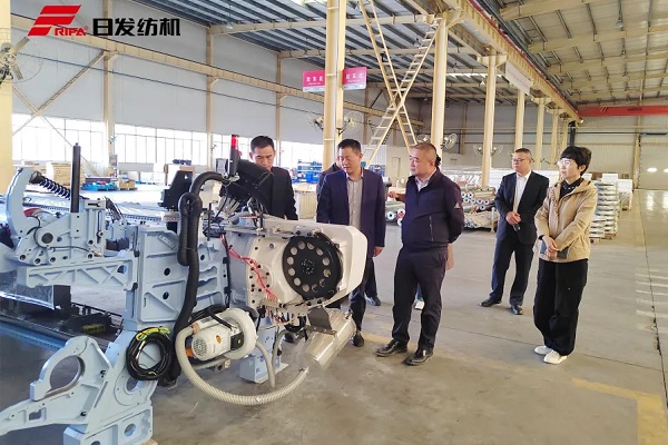 Shandong RIFA: çin cam elyaf sanayi derneği genel sekreteri Liu Changlei ve delegasyonu muayene için şirketi ziyaret