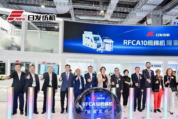 Shanghai a, şangay tekstil makineleri fuarında yeni ürünleri tanıttı